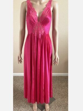 OLGA Pink 92270 Vintage Nightgown Medium - Excellent